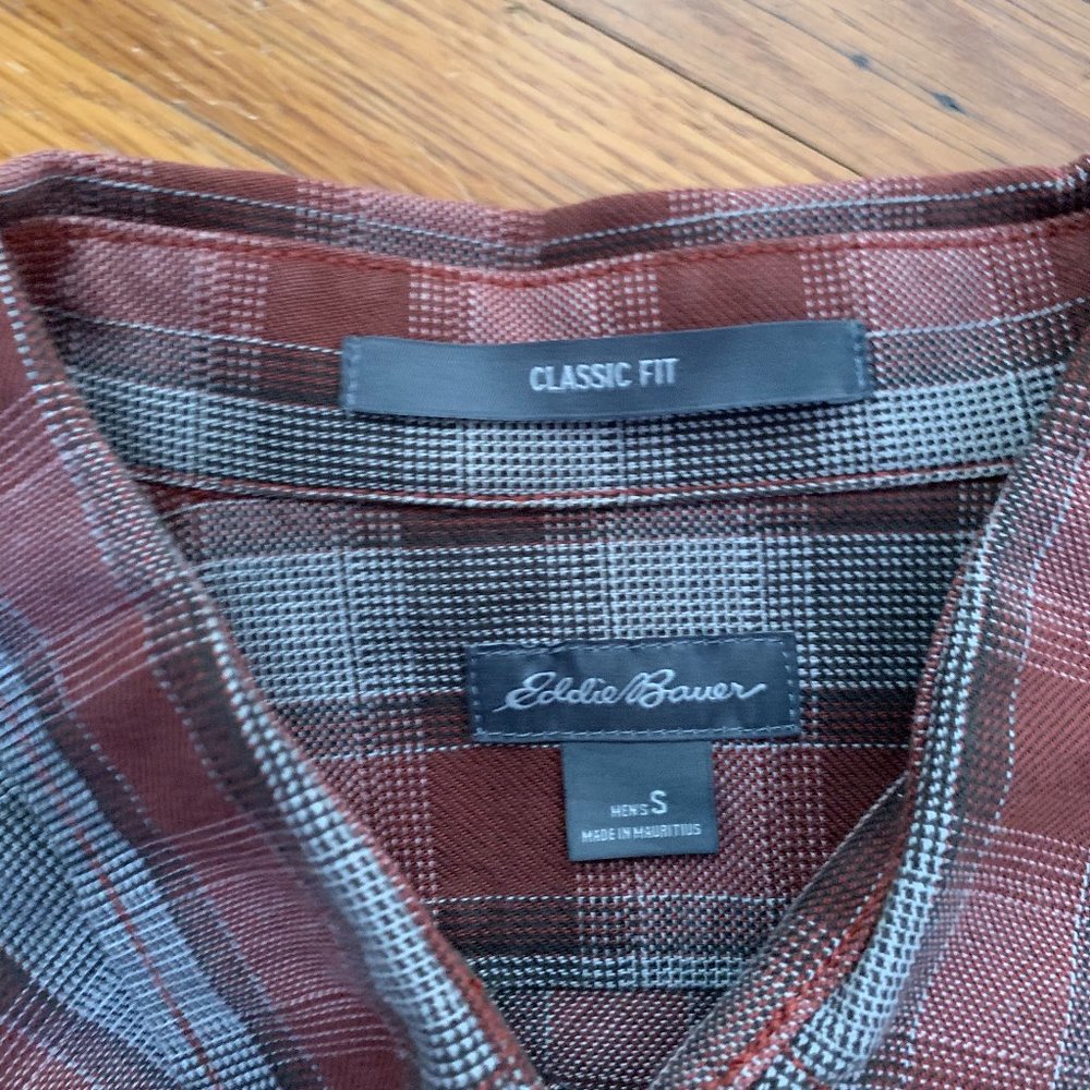 Long-Sleeved Button-Up - Picture 3 of 4
